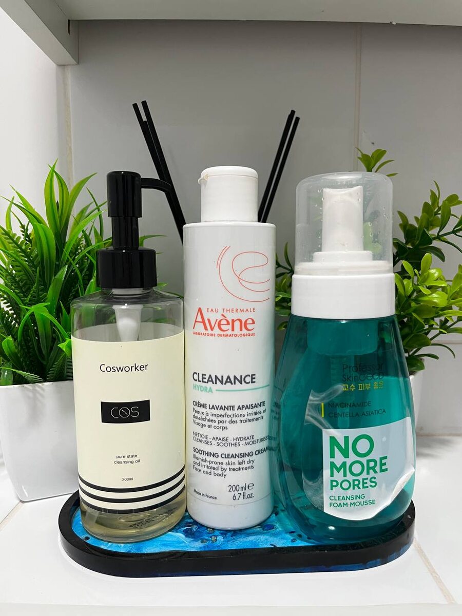 Слева направо: Гидрофильное масло, Пенка дневная, Пенка вечерняя. 