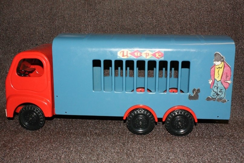 Автомобиль "Цирк", производитель ЛТЗ. Фото из открытых источников, листаем галерею -->>