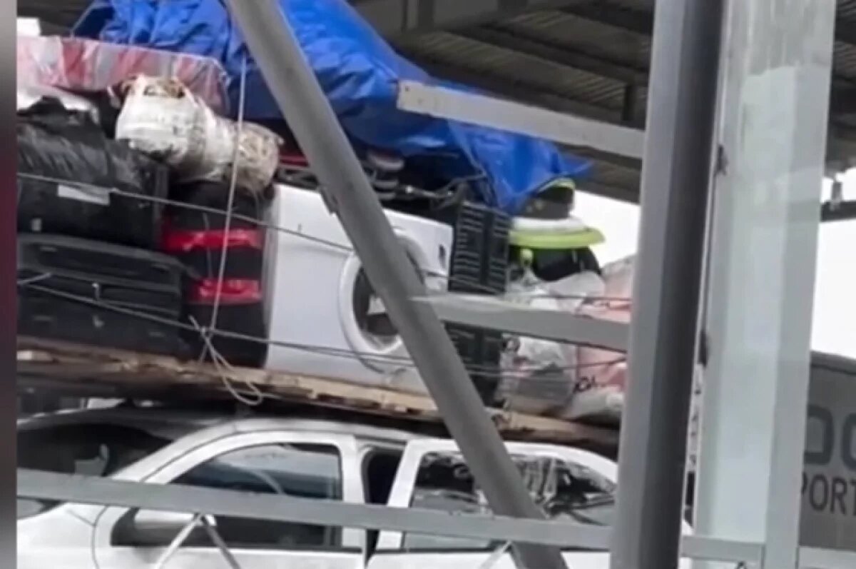    Житель Узбекистана привез в Россию почти всю квартиру на крыше машины