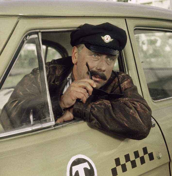   Анатолий Папанов, кадр из фильма «Бриллиантовая рука», 1968