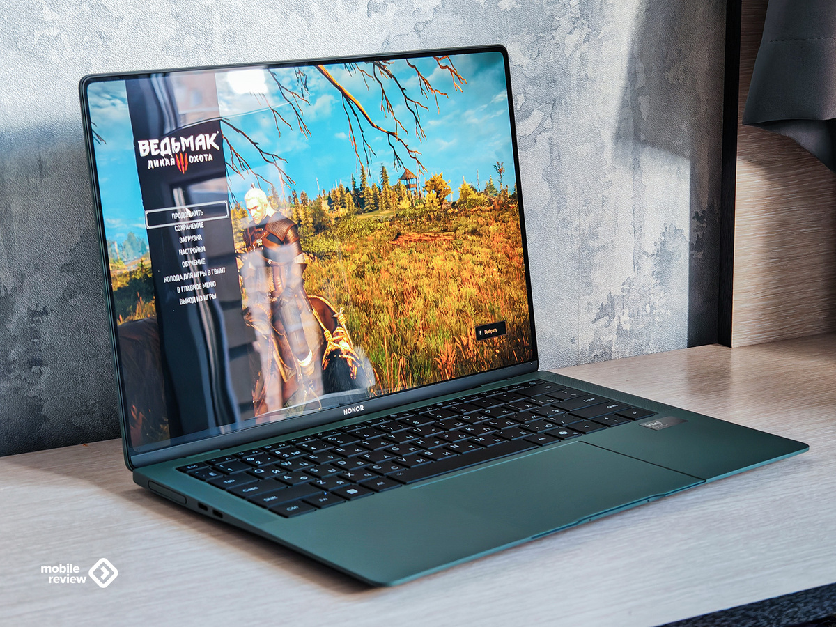 Ключевая особенность нового поколения процессоров Intel Core Ultra в HONOR MagicBook Art 14 — в обеспечении высокой производительности (в том числе графической) без подключения к розетке.