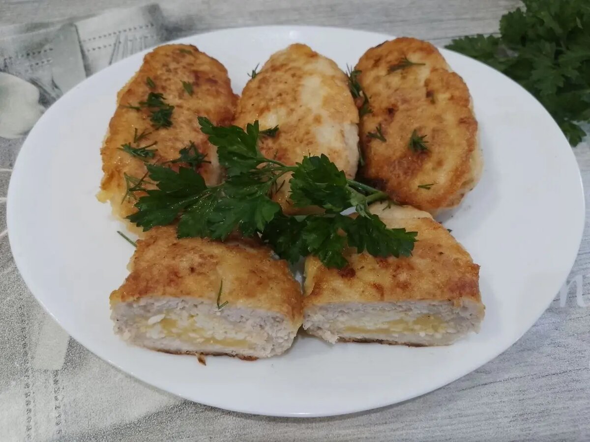 Котлеты с начинкой мз яиц, и сыра, в кляре