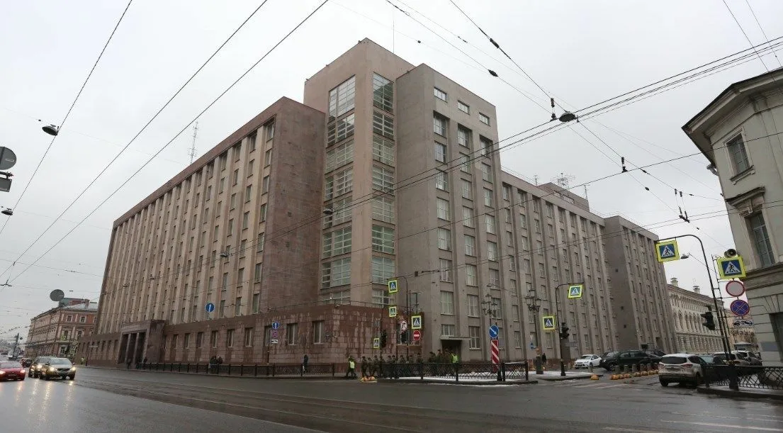 "Большой дом". Фото с сайта https://spbdnevnik.ru/news/2020-10-28/bolshoy-dom-vyros-na-meste-starogo-arsenala. Взято с Яндекс.Картинки