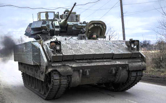 M2A2 Bradley противника, где-то на дорогах Новороссии, едет, пока... (фото из открытых источников)