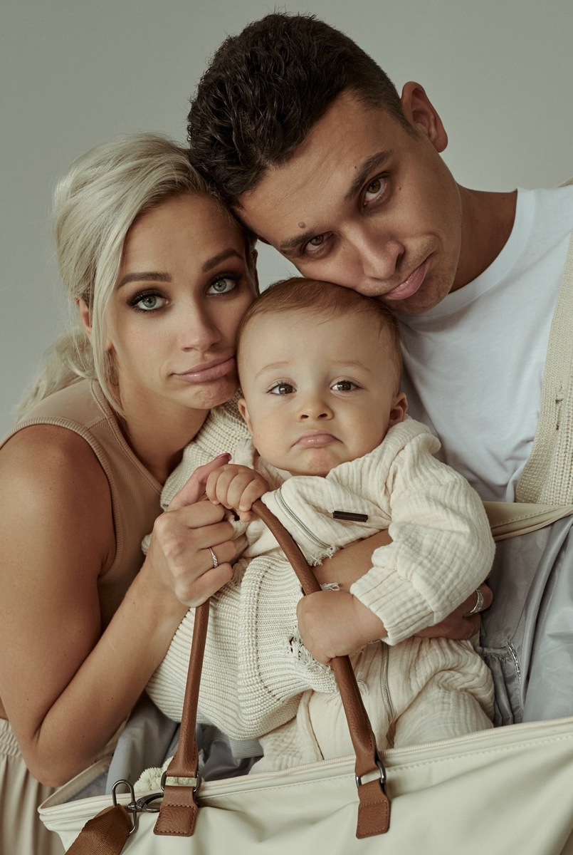    Валерия Астапова с мужем и сыном