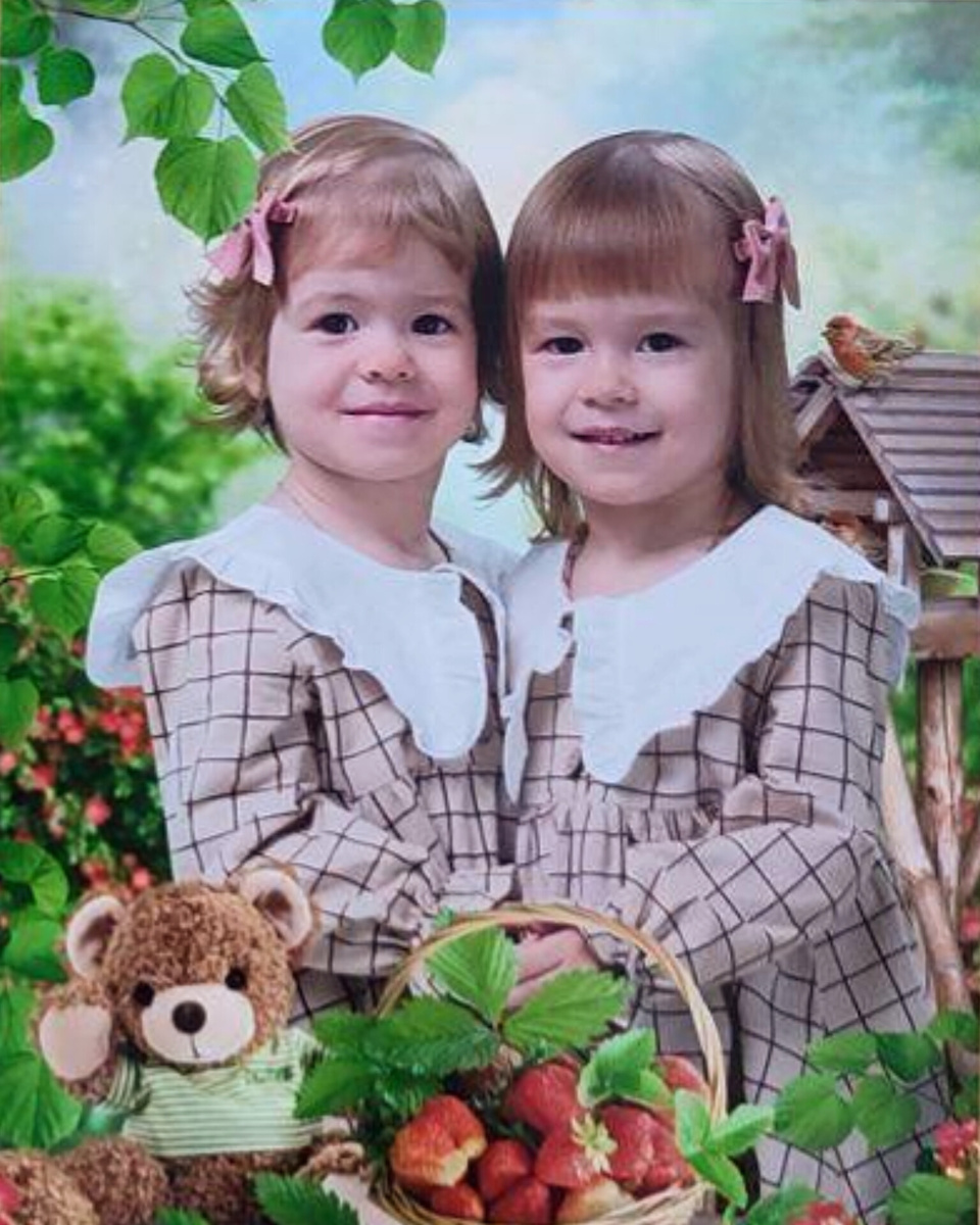 Аня и Арина 💞 2 год 6 месяцев (октябрь 2024г.)