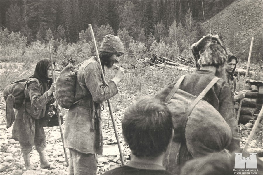 Отшельники Лыковы на встрече с геологами. 1978 год. Фото: vk.com/museumkkkm.