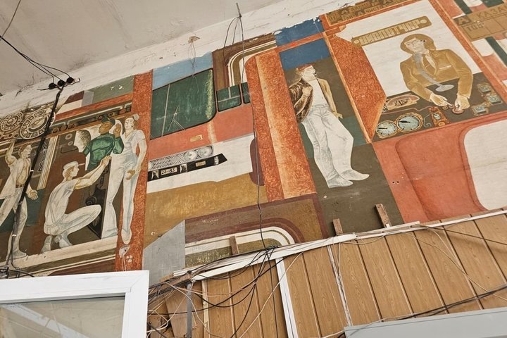 Роспись на Центральном автовокзале.. Фото: Предоставлено Анной Надыровой