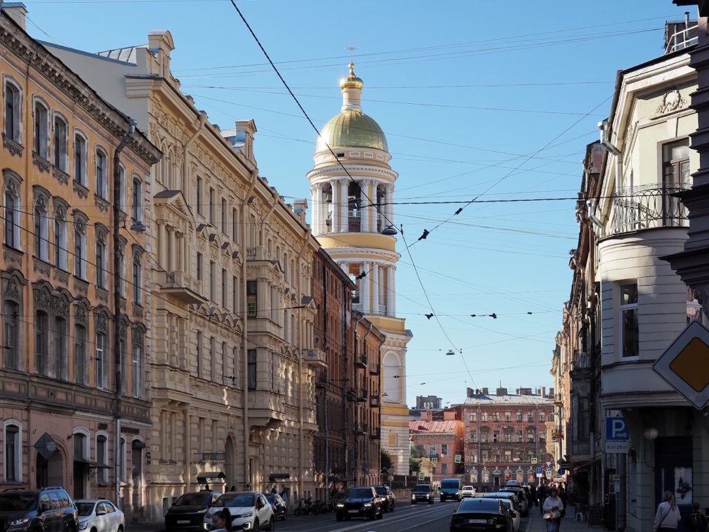 Вид на колокольню Владимирского собора с улицы Колокольной