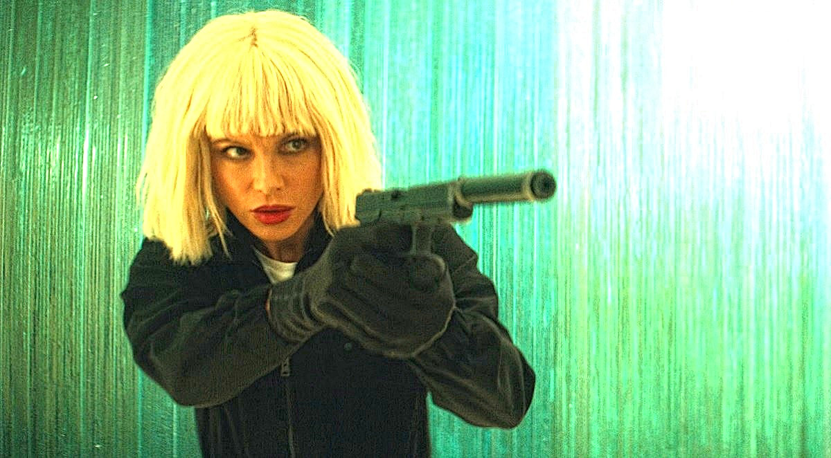 В голливудском ремейке "Айвэн Бэзилович меняет ориентацию" воровка Жоржина Милослаффски украдёт у шведского посла не только медальон, но и парик. 