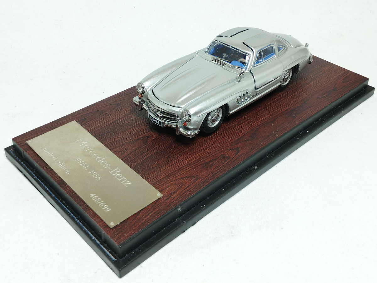 Рис. 1. Модель автомобиля Mercedes-Benz 300SL 1955 от фирмы BriScaleMicro в масштабе 1:64 