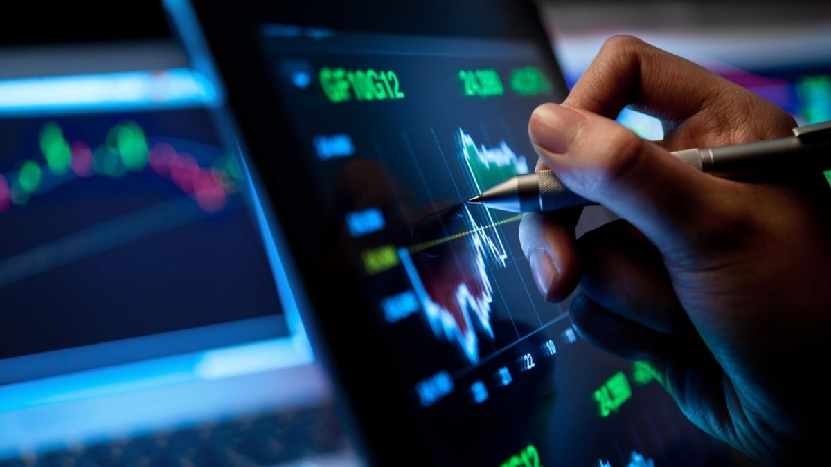 © iStock.com / woraput