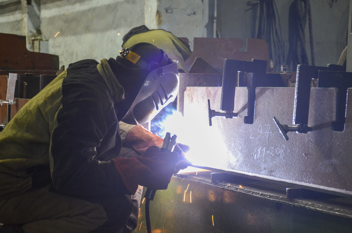 Самую большую зарплату работодатели готовы платить сварщикам.  Фото: Фото: ФедералПресс / Дмитрий Шевалдин