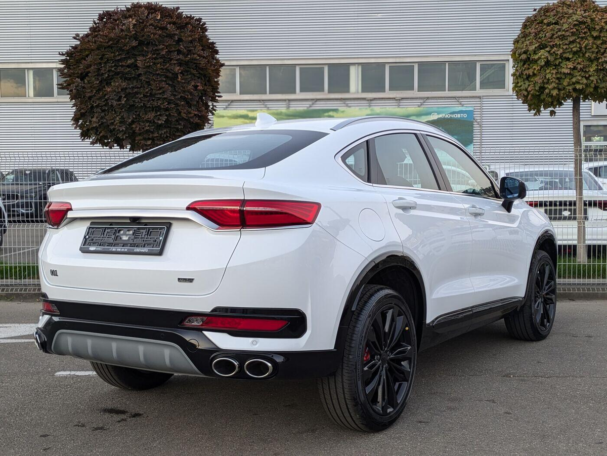 Габариты: 4590 х 1878 х 1643 мм при колесной базе в 2700 мм