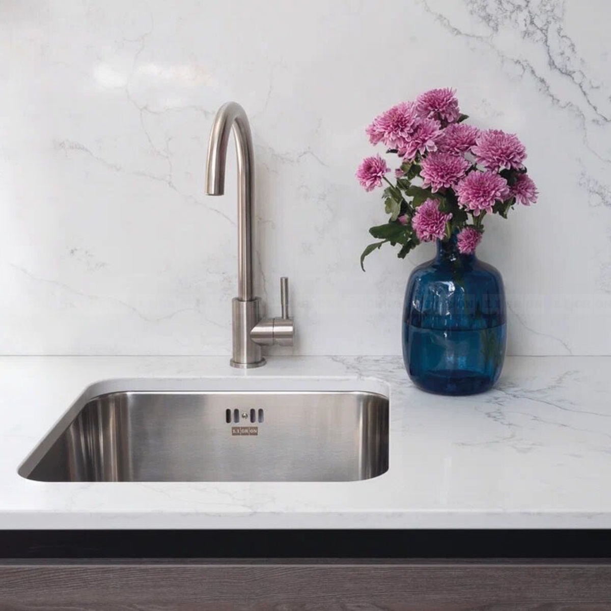 Столешница и стеновая панель Quarzelan Express LUX в декоре 2554 Альпина