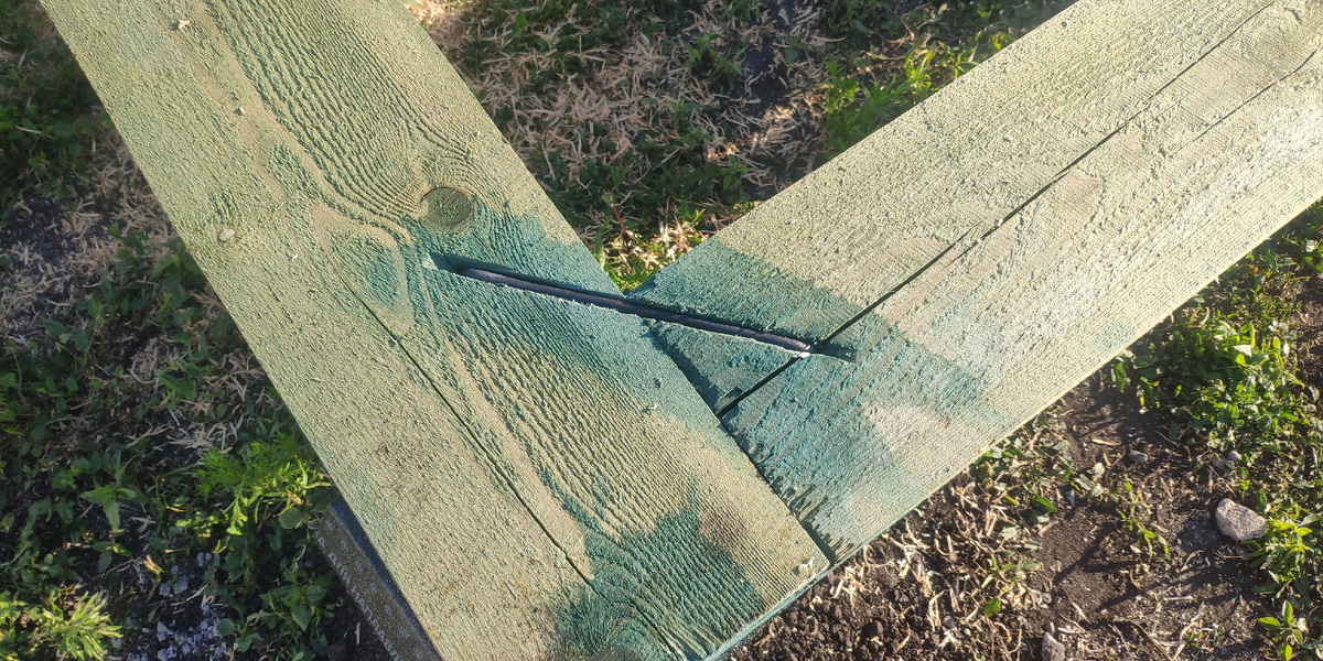 Крепление лаг между собой металлическими пластинами