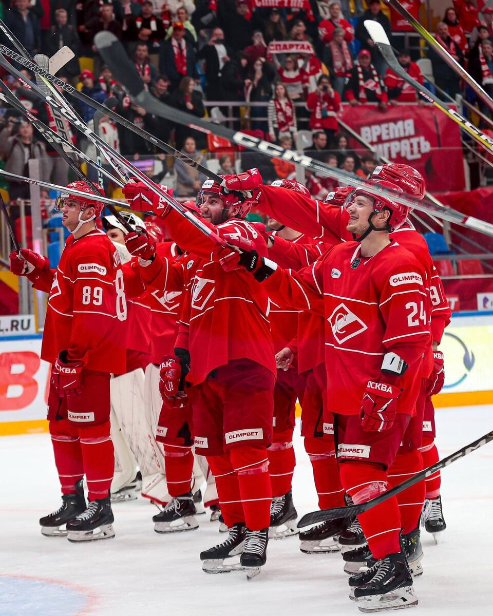ХК "Спартак" - победная перекличка с болельщиками после матча с "Витязем"