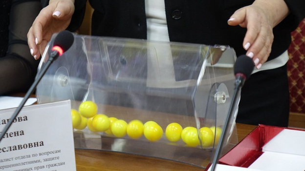    В Кирове между детьми-сиротами распределили 17 квартир