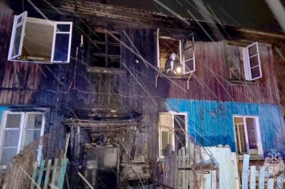    Один погиб, пятеро пострадали при пожаре в двух соседних домах в Томске