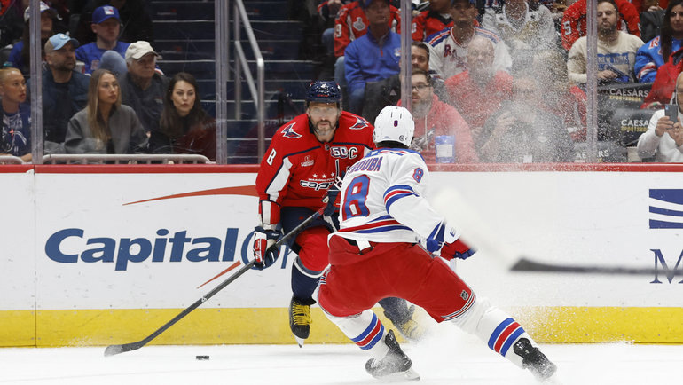    Александр Овечкин против Джейкоба Трубы в матче «Вашингтон» — «Рейнджерс» (5:3) 30 октября в Вашингтоне.Imagn Images USA Today Sports