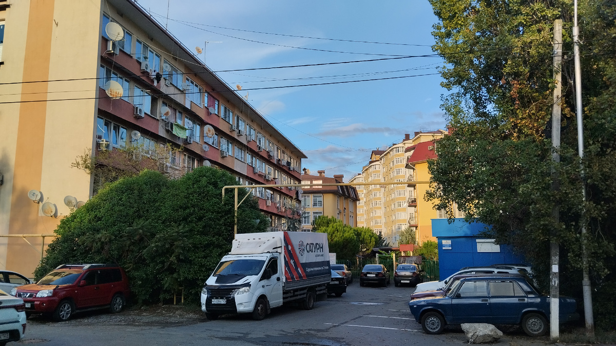 Жилые дома обычный жилой фонд

Стандартный жилой фонд где почти не бывает туристов