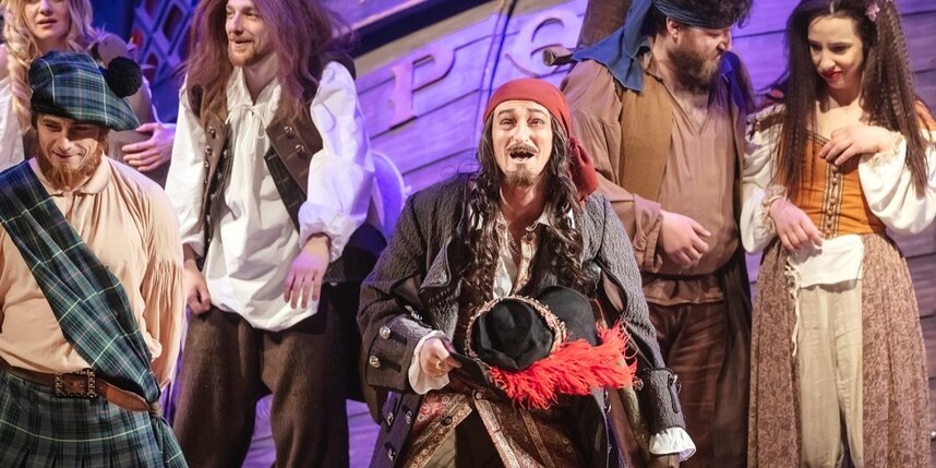    предоставлено театральным агентством "Театрплюс"