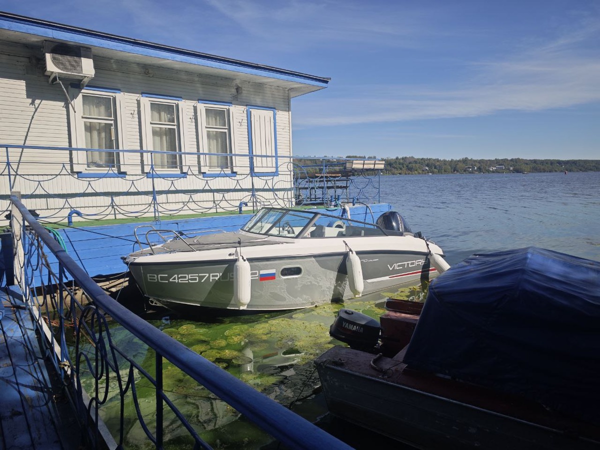 Лодка Victory 570 Cruiser.