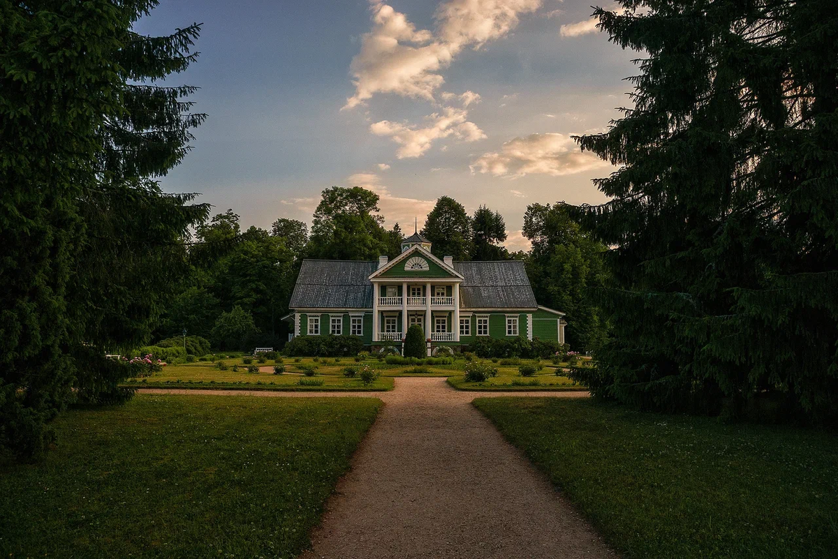 Здесь Пушкин не был гением, он был человеком – его переживания, бытовые радости и творчество создавали те самые нетленные строки