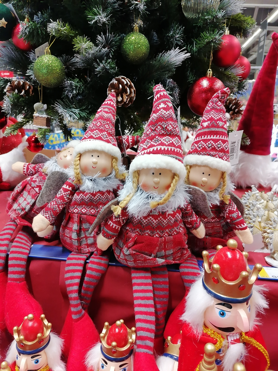 Вот такими наивными милыми гномиками почувствовали себя многие из тех, кто пытался продавать на Авито свои домашние вещи и найденные на антресолях "осколки СССР"... 