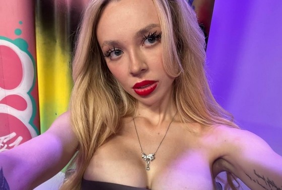    Треш-блогер Фрося (настоящее имя — Дарья Умнова)