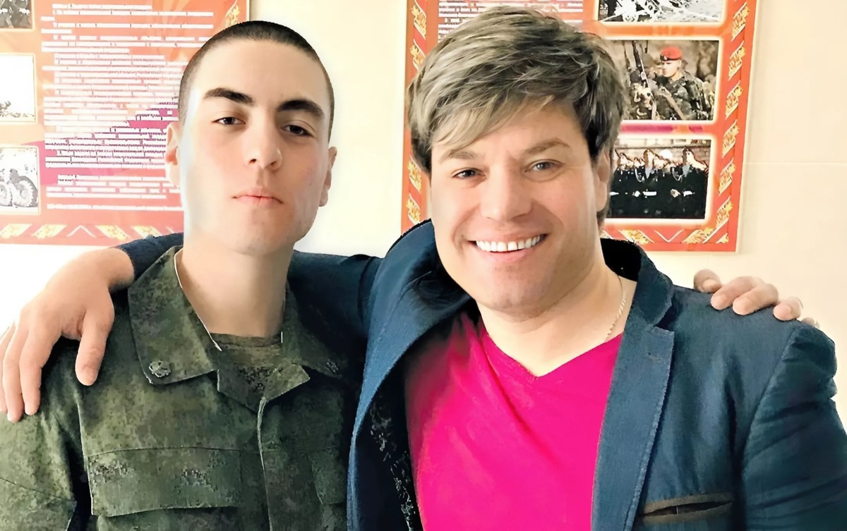 на фото Вячеслав Жеребкин с сыном Даниилом