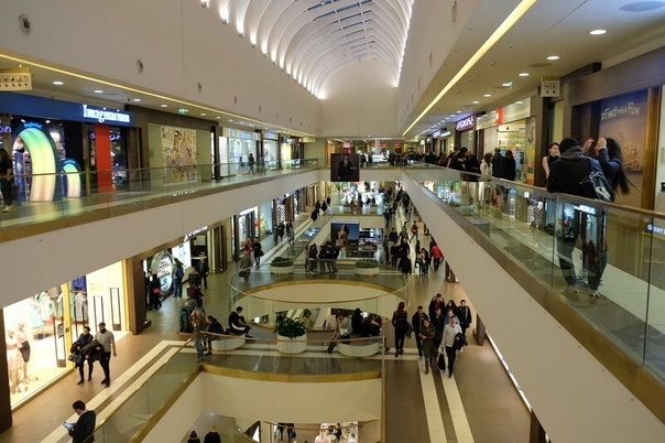 Все к зиме готовятся, шоппинг полным ходом