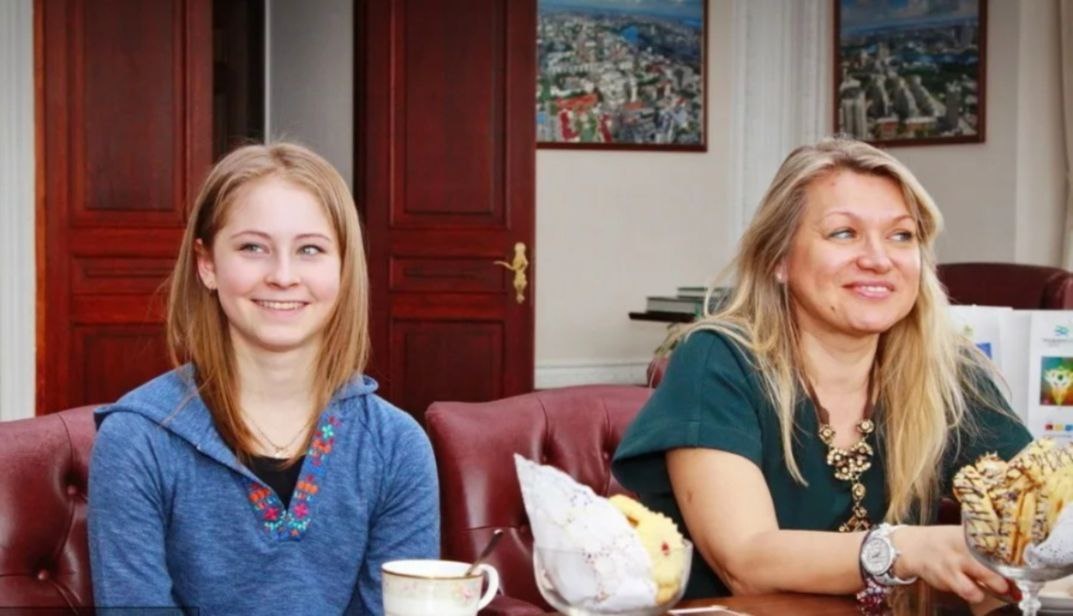 на фото Юлия Липницкая с мамой Даниэлой