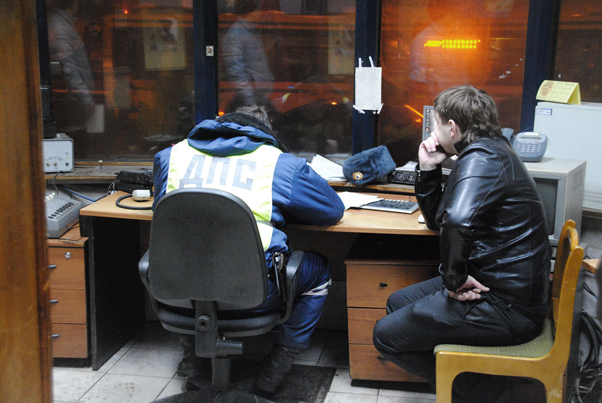 Autonews📷Согласно ч. 1 ст. 12.26 и ч. 1 ст. 12.8 КоАП, за езду в пьяном виде полагаются штраф в размере 30 тыс. руб. и лишение прав на срок от полутора до двух лет.