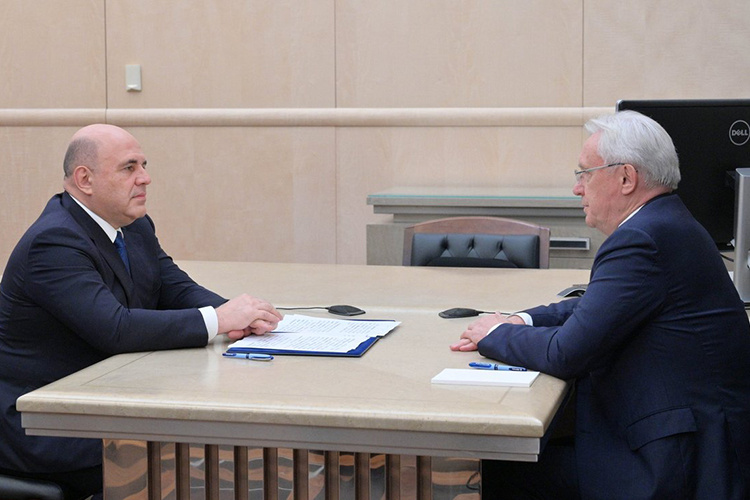    Месяц назад руководитель КАМАЗа встречался с премьер-министром РФ Михаилом Мишустиным по случаю выпуска 2,5-миллионного грузовика.   
Фото: premier.gov.ru