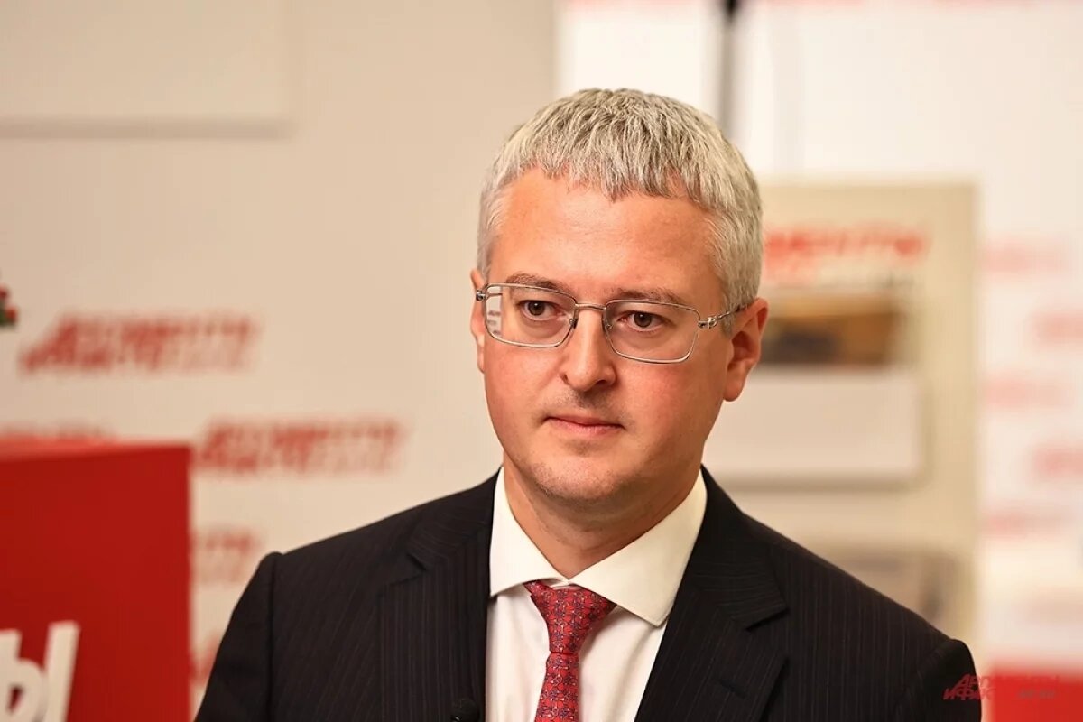    Губернатор Солодов срочно прибыл на место пожара в Сосновку.