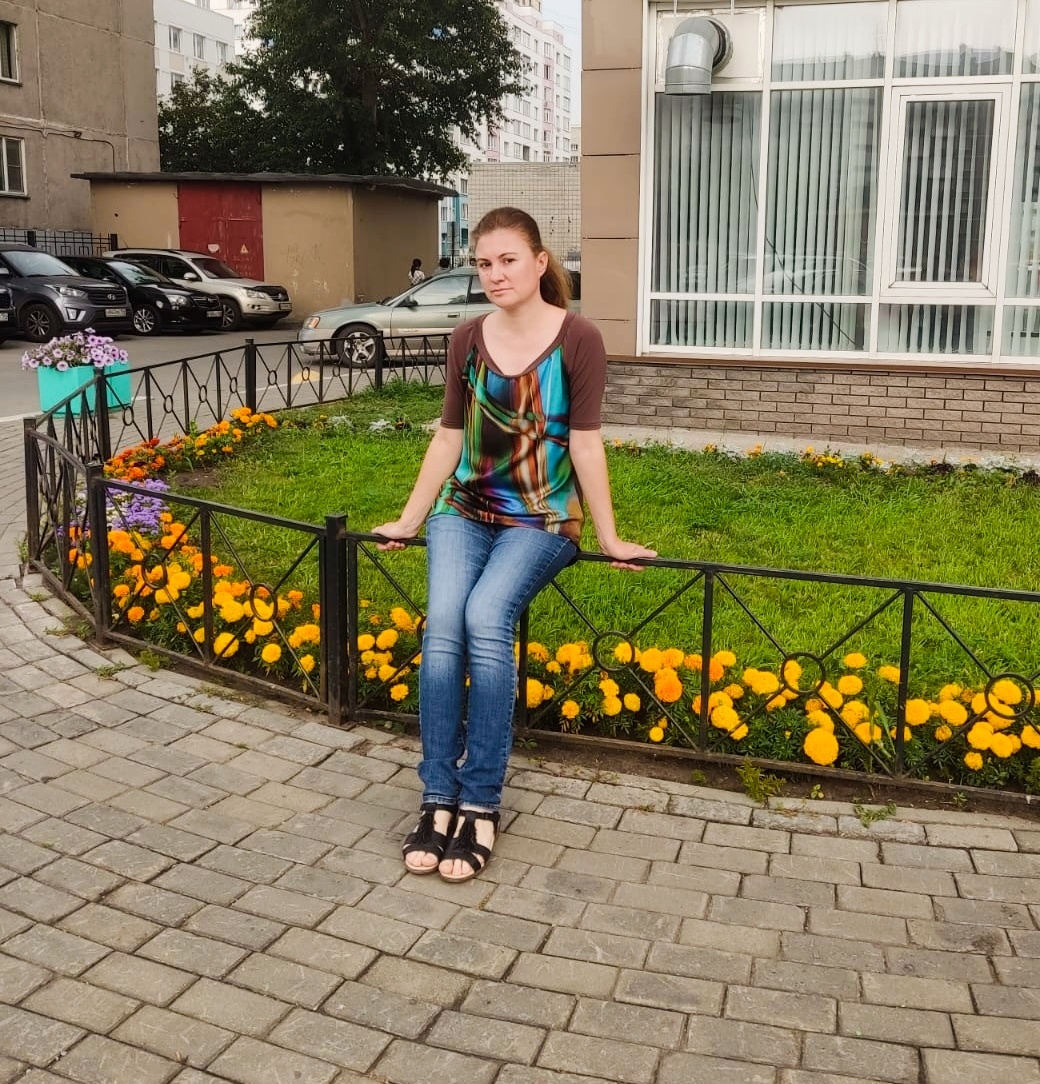 В одну из поездок к сыну в те годы, во дворе его дома