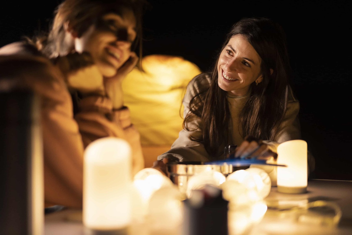 Подобные посиделки и разговоры сближают (Источник: freepik.com)