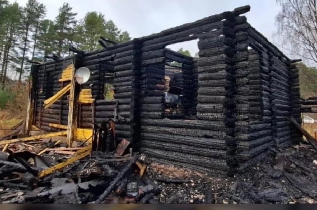    От дома почти ничего не осталось.