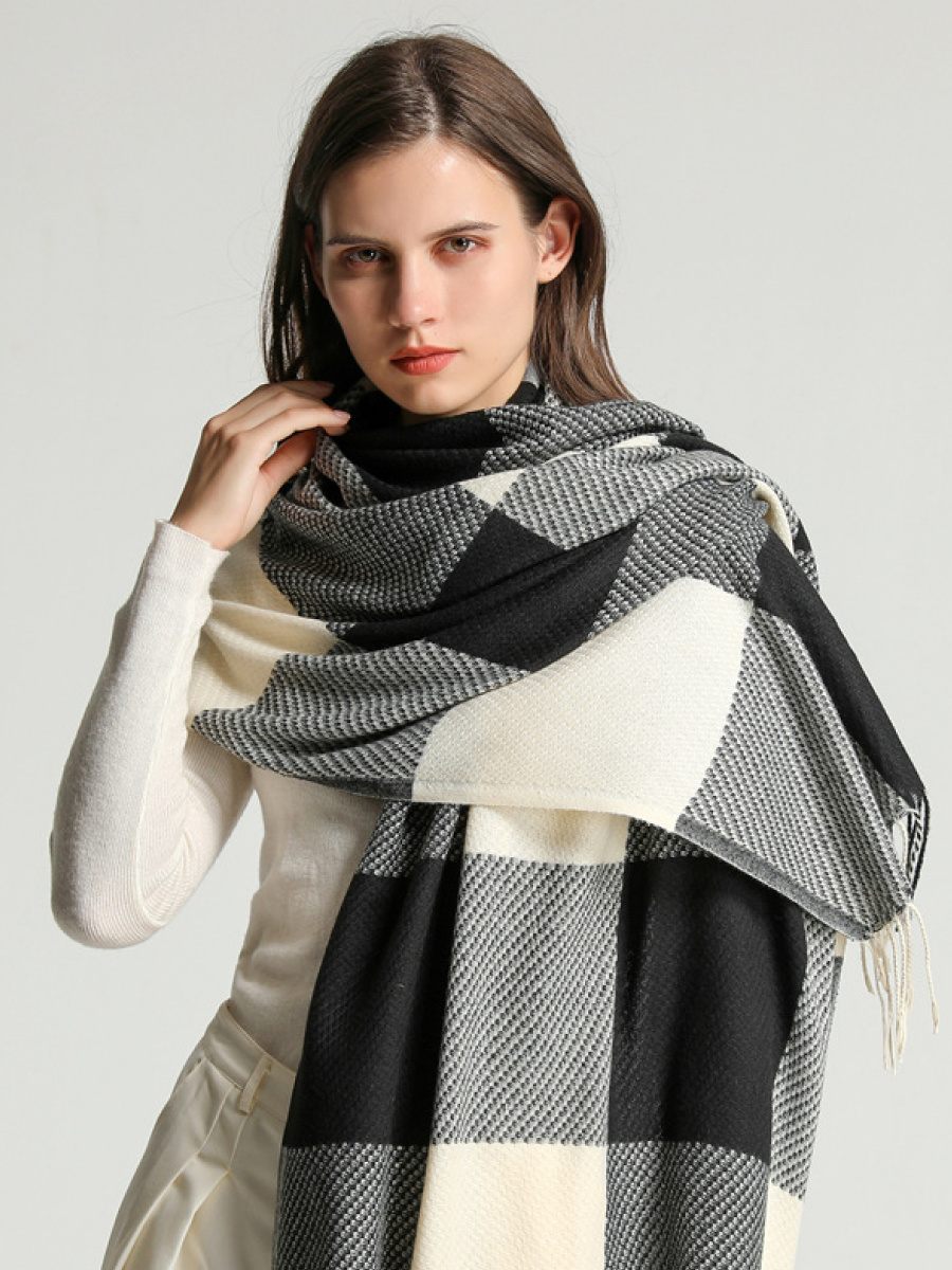 Шарф белый в черную клетку (артикул Озон 1261671281)