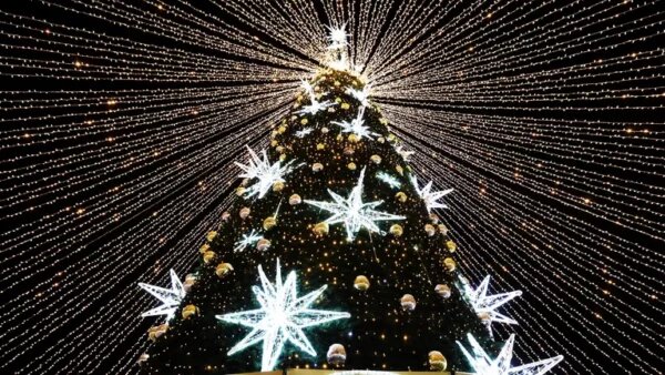    Празднование новогодних огоньков. Фото: РИА