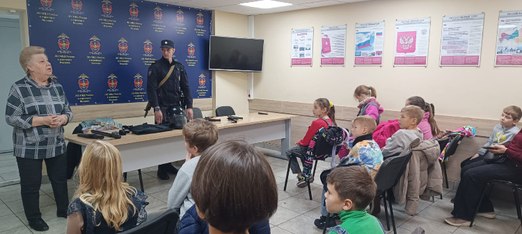    Фото: пресс-служба ЛО МВД России в аэропорту Внуково