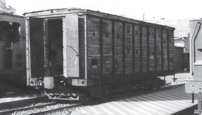 Картинка из свободных источников. Бронированный вагон, выставленный в музее Аль-Кадам в Дамаске. 