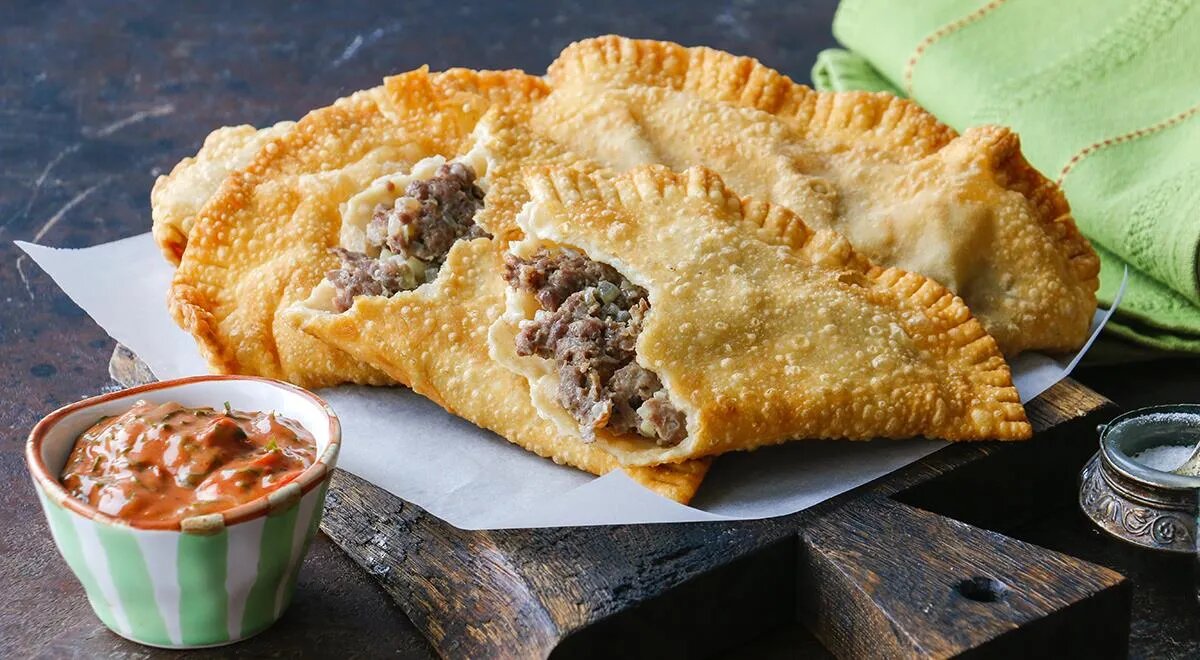   Секрет вкусных чебуреков — в хорошем жирном фарше (gastronom.ru)