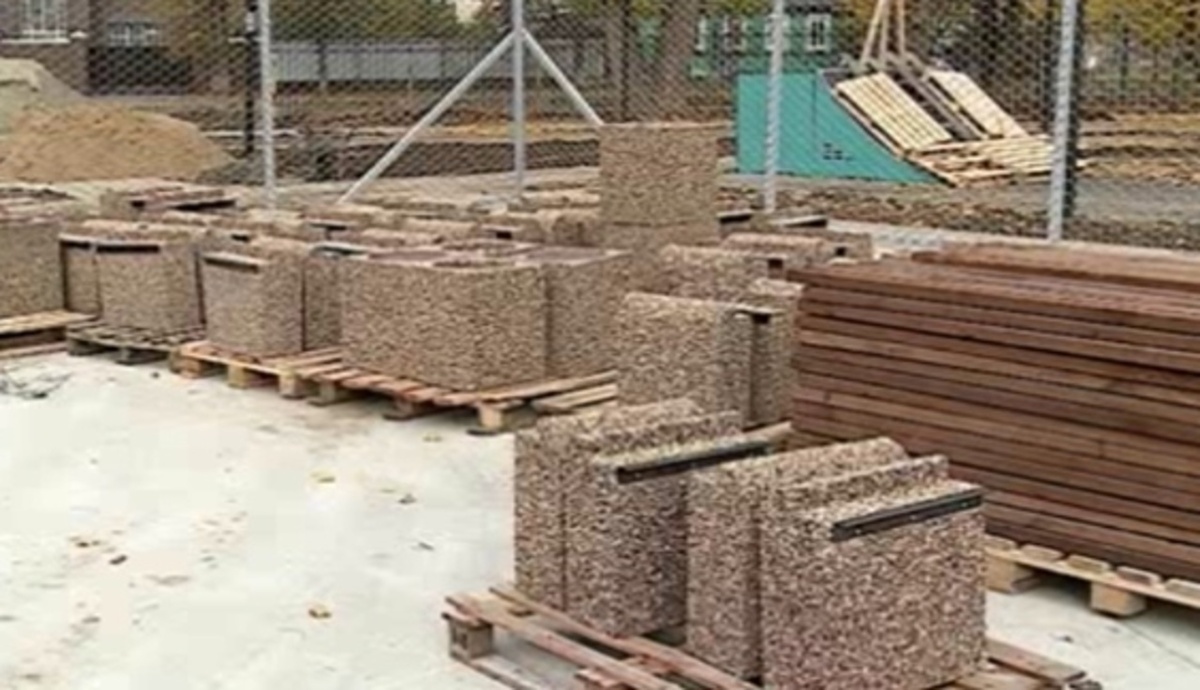    Третий год в Курске на пересечении улиц Союзной и Куйбышева реконструируют парк