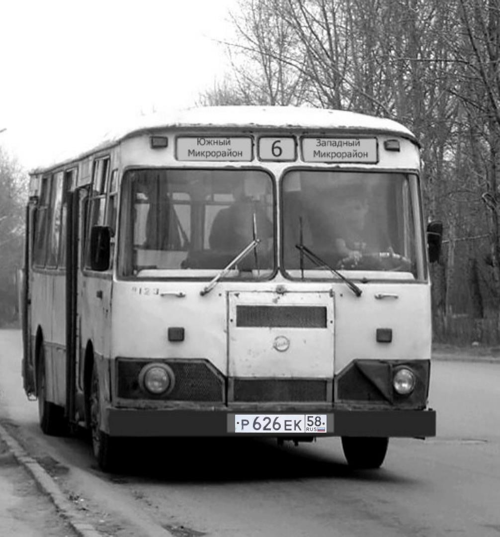 Один из маршрутов, № 6 "Южный микрорайон - Западный микрорайон