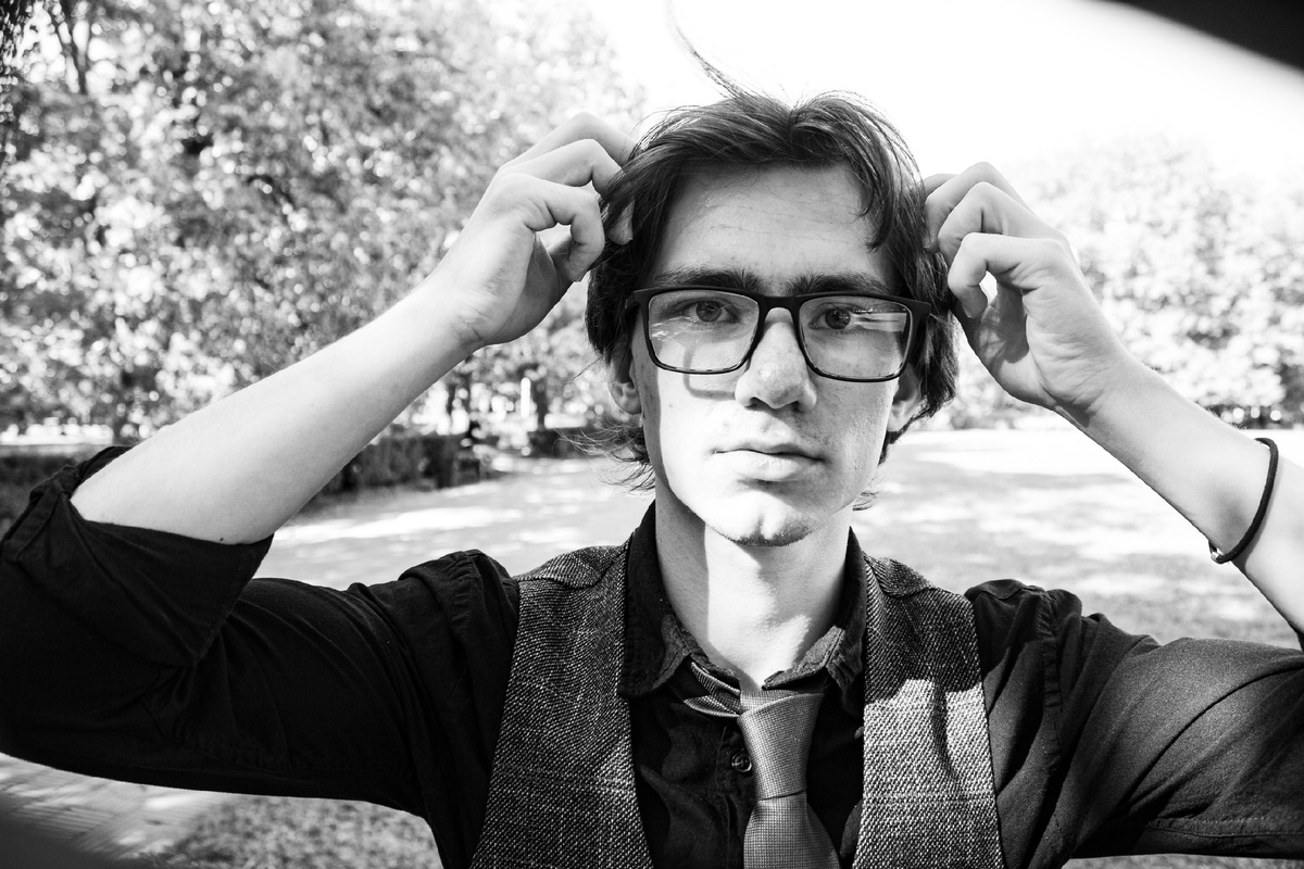 Это парень, который любит ЧБ