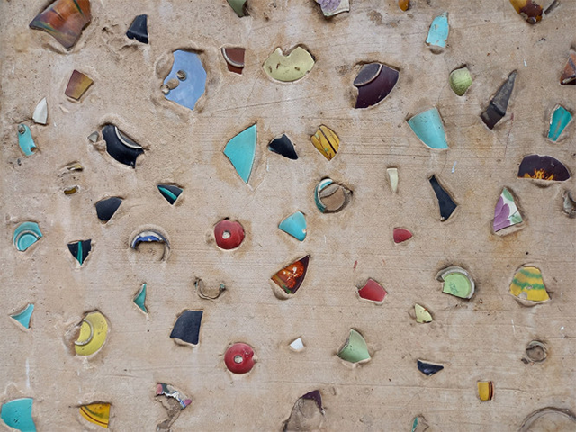 В Твери стоит дом облицованный осколками фаянса. И построил его не Гауди