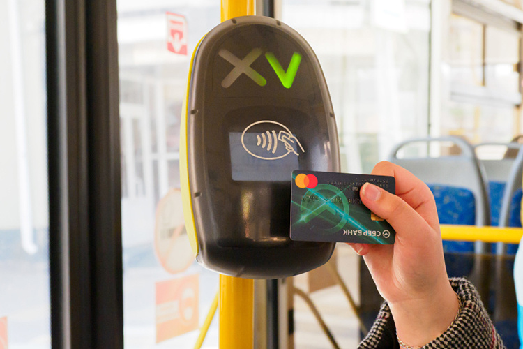    В целом, даже если бы подняли тариф по безналу до 45 рублей, это уже серьезно покрывало бы все расходы перевозчиков.   
Фото: «БИЗНЕС Online»