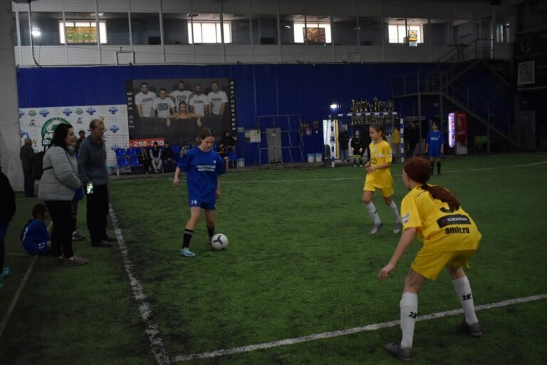    В Оренбурге прошёл первый крупный областной турнир по женскому футболу Антон Пичурин